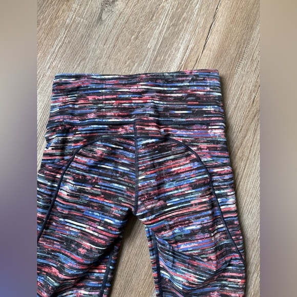 Lululemon Leggings Activewear Multi Color Blue Pink Pattern Striped Size 6 - Picture 7 of 8